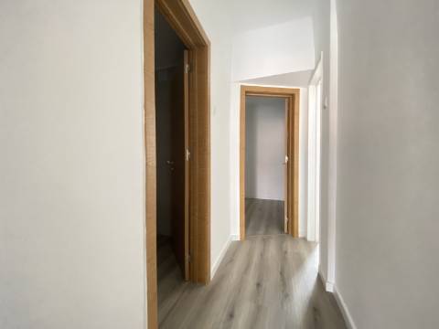 T2+1 - Moscavide - Recuperado - 4º andar - Varanda