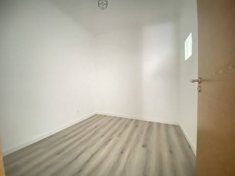 T2+1 - Moscavide - Recuperado - 4º andar - Varanda