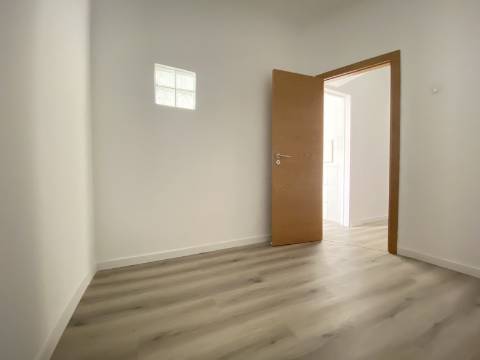 T2+1 - Moscavide - Recuperado - 4º andar - Varanda