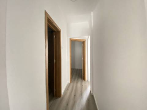 T2+1 - Moscavide - Recuperado - 4º andar - Varanda