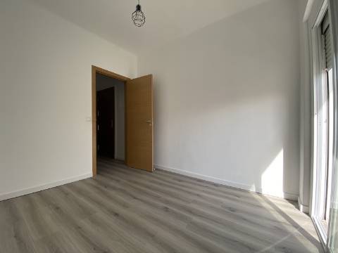 T2+1 - Moscavide - Recuperado - 4º andar - Varanda