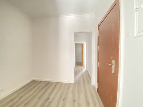 T2+1 - Moscavide - Recuperado - 4º andar - Varanda