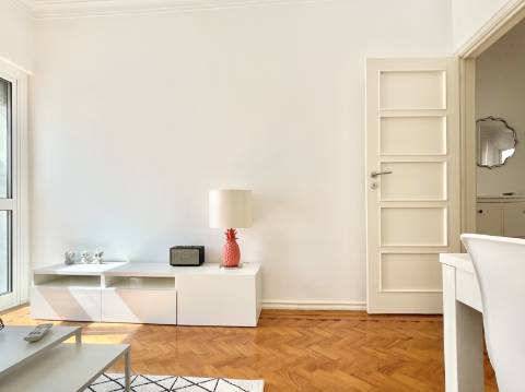 Apartamento T2 em Moscavide - Remodelado - Muita Luz Natural