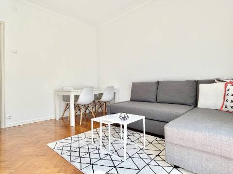 Apartamento T2 em Moscavide - Remodelado - Muita Luz Natural