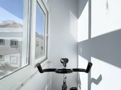 Apartamento T2 em Moscavide - Remodelado - Muita Luz Natural