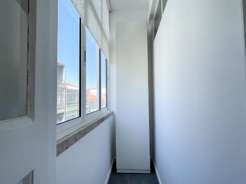 Apartamento T2 em Moscavide - Remodelado - Muita Luz Natural