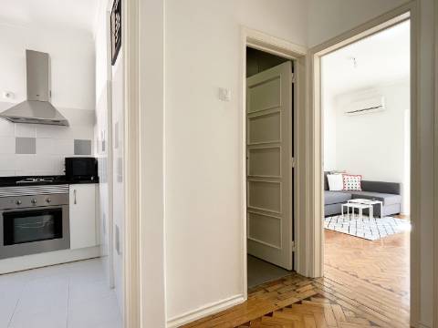 Apartamento T2 em Moscavide - Remodelado - Muita Luz Natural