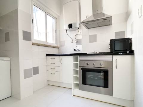 Apartamento T2 em Moscavide - Remodelado - Muita Luz Natural