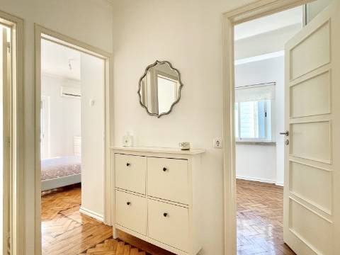 Apartamento T2 em Moscavide - Remodelado - Muita Luz Natural