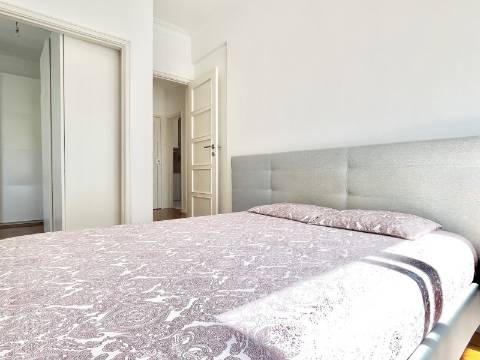 Apartamento T2 em Moscavide - Remodelado - Muita Luz Natural