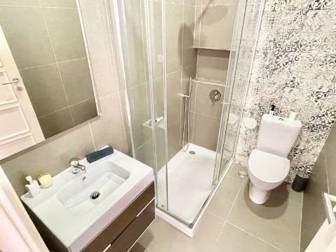 Apartamento T2 em Moscavide - Remodelado - Muita Luz Natural