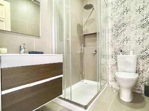 Apartamento T2 em Moscavide - Remodelado - Muita Luz Natural