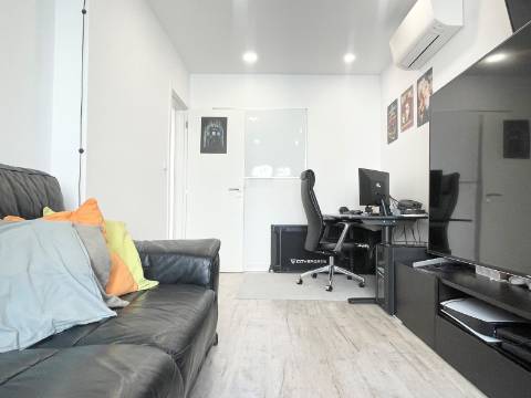 Apartamento T1 em Moscavide - Remodelado - 2º Andar