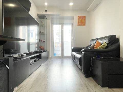 Apartamento T1 em Moscavide - Remodelado - 2º Andar