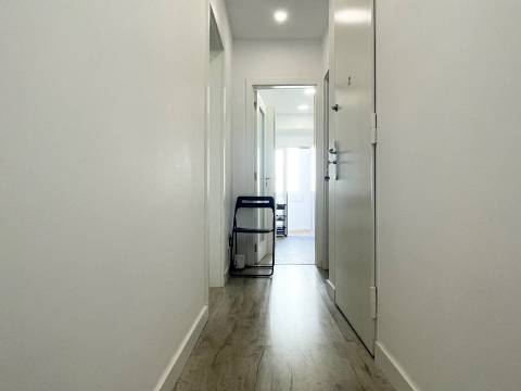 Apartamento T1 em Moscavide - Remodelado - 2º Andar