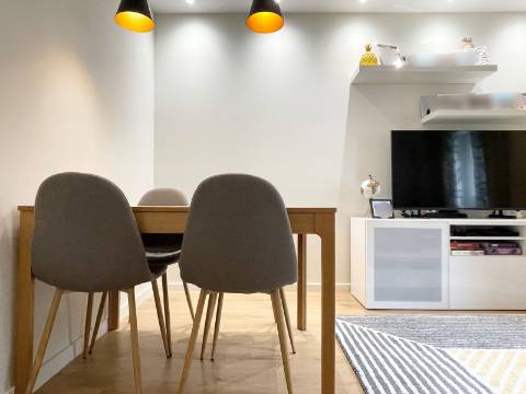 Apartamento T2 - Moscavide - Completamente Remodelado - TERRAÇO 60m2