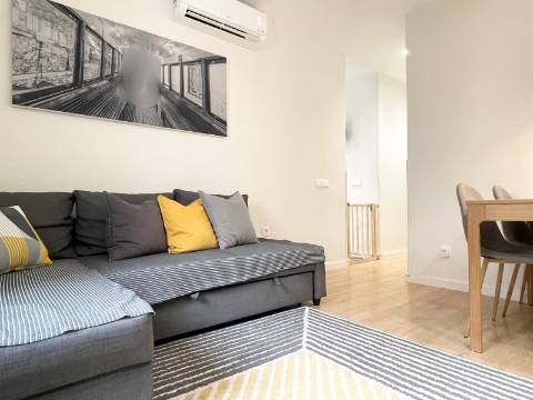 Apartamento T2 - Moscavide - Completamente Remodelado - TERRAÇO 60m2