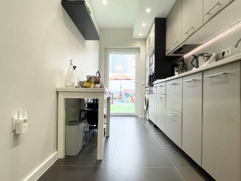 Apartamento T2 - Moscavide - Completamente Remodelado - TERRAÇO 60m2