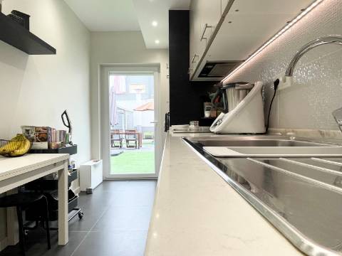 Apartamento T2 - Moscavide - Completamente Remodelado - TERRAÇO 60m2