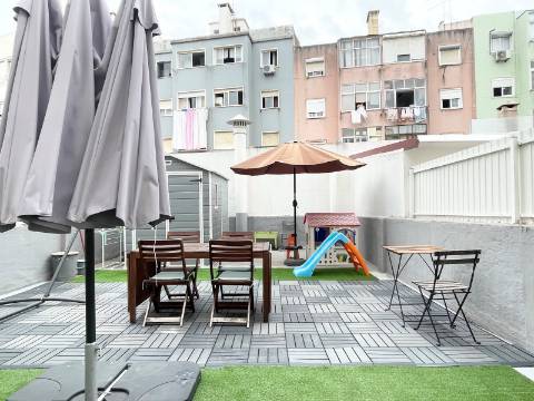 Apartamento T2 - Moscavide - Completamente Remodelado - TERRAÇO 60m2