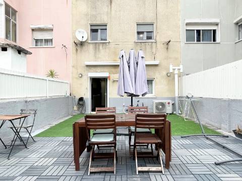 Apartamento T2 - Moscavide - Completamente Remodelado - TERRAÇO 60m2