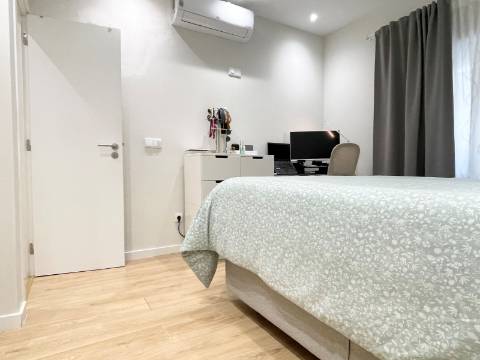 Apartamento T2 - Moscavide - Completamente Remodelado - TERRAÇO 60m2