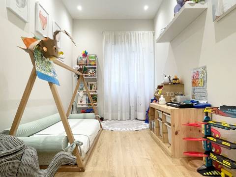 Apartamento T2 - Moscavide - Completamente Remodelado - TERRAÇO 60m2