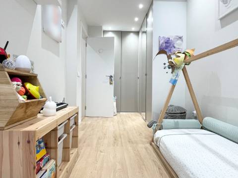 Apartamento T2 - Moscavide - Completamente Remodelado - TERRAÇO 60m2