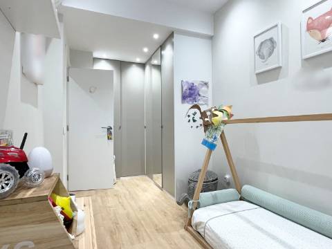 Apartamento T2 - Moscavide - Completamente Remodelado - TERRAÇO 60m2