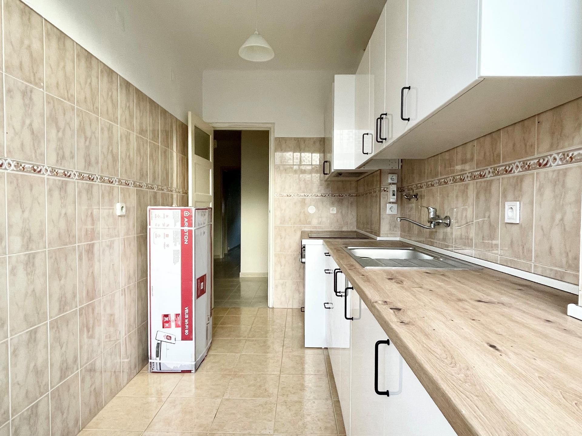 Apartamento T2 p/ ARRENDAR - Moscavide - Boas Áreas - Muita Luz - 3º Andar