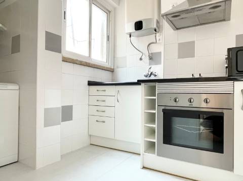 T2 Apartamento p/ Arrendar em Moscavide c/ cozinha equipada