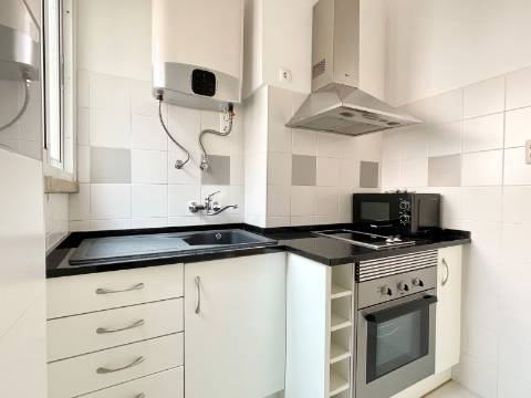 T2 Apartamento p/ Arrendar em Moscavide c/ cozinha equipada