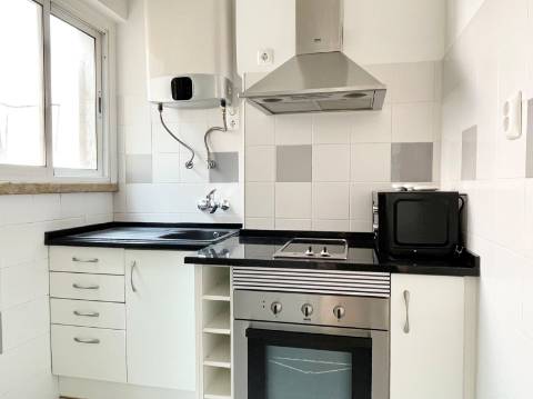 T2 Apartamento p/ Arrendar em Moscavide c/ cozinha equipada