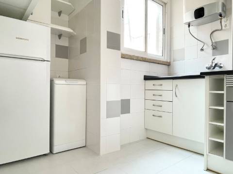 T2 Apartamento p/ Arrendar em Moscavide c/ cozinha equipada