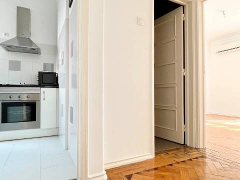 T2 Apartamento p/ Arrendar em Moscavide c/ cozinha equipada