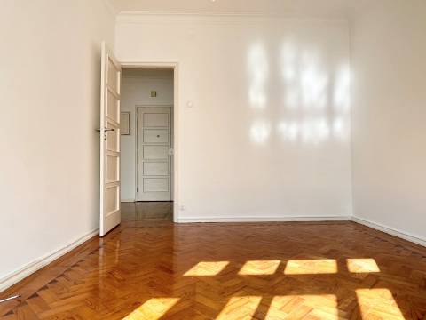 T2 Apartamento p/ Arrendar em Moscavide c/ cozinha equipada