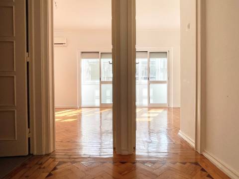 T2 Apartamento p/ Arrendar em Moscavide c/ cozinha equipada