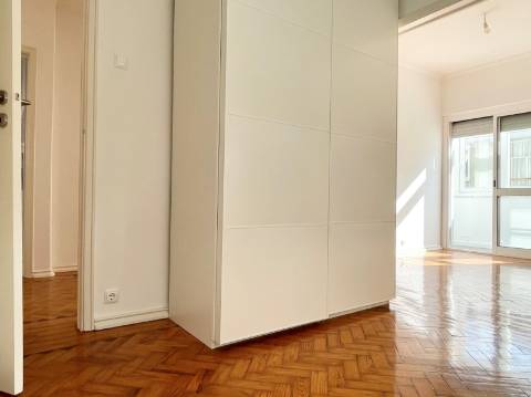 T2 Apartamento p/ Arrendar em Moscavide c/ cozinha equipada