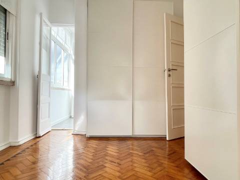 T2 Apartamento p/ Arrendar em Moscavide c/ cozinha equipada