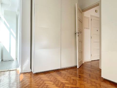 T2 Apartamento p/ Arrendar em Moscavide c/ cozinha equipada