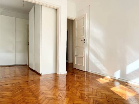 T2 Apartamento p/ Arrendar em Moscavide c/ cozinha equipada