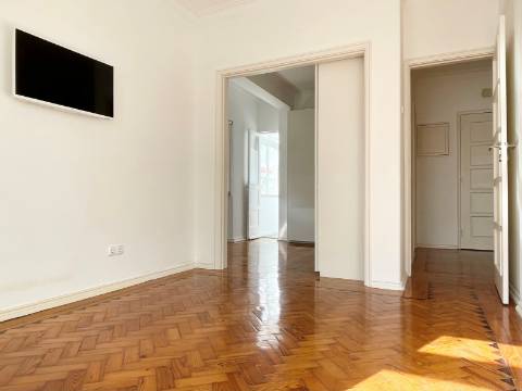 T2 Apartamento p/ Arrendar em Moscavide c/ cozinha equipada