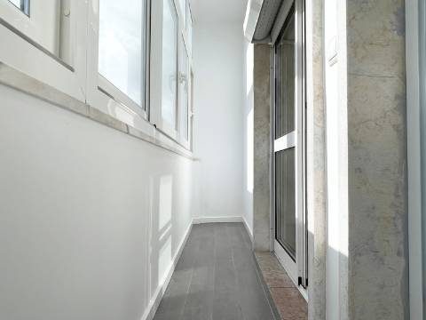 T2 Apartamento p/ Arrendar em Moscavide c/ cozinha equipada