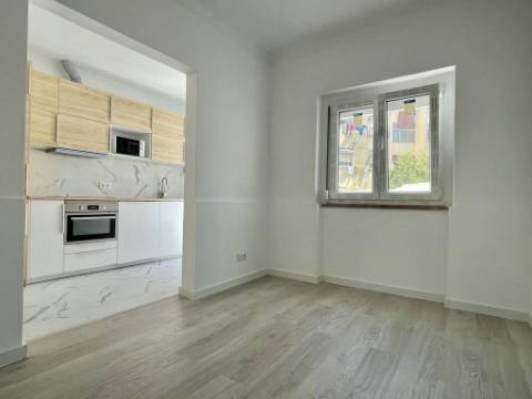 Apartamento T2 p/ Arrendar em Moscavide - RCH c/ TERRAÇO 50m2