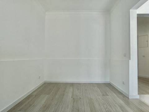 Apartamento T2 p/ Arrendar em Moscavide - RCH c/ TERRAÇO 50m2