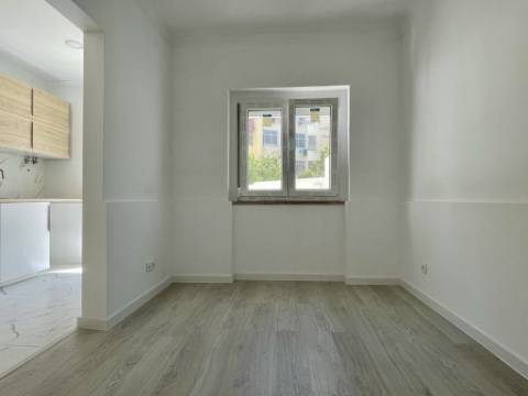 Apartamento T2 p/ Arrendar em Moscavide - RCH c/ TERRAÇO 50m2