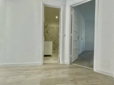 Apartamento T2 p/ Arrendar em Moscavide - RCH c/ TERRAÇO 50m2