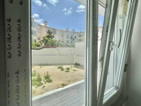 Apartamento T2 p/ Arrendar em Moscavide - RCH c/ TERRAÇO 50m2