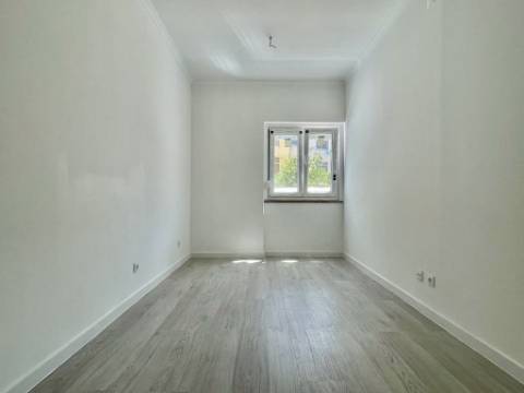 Apartamento T2 p/ Arrendar em Moscavide - RCH c/ TERRAÇO 50m2