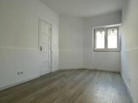 Apartamento T2 p/ Arrendar em Moscavide - RCH c/ TERRAÇO 50m2